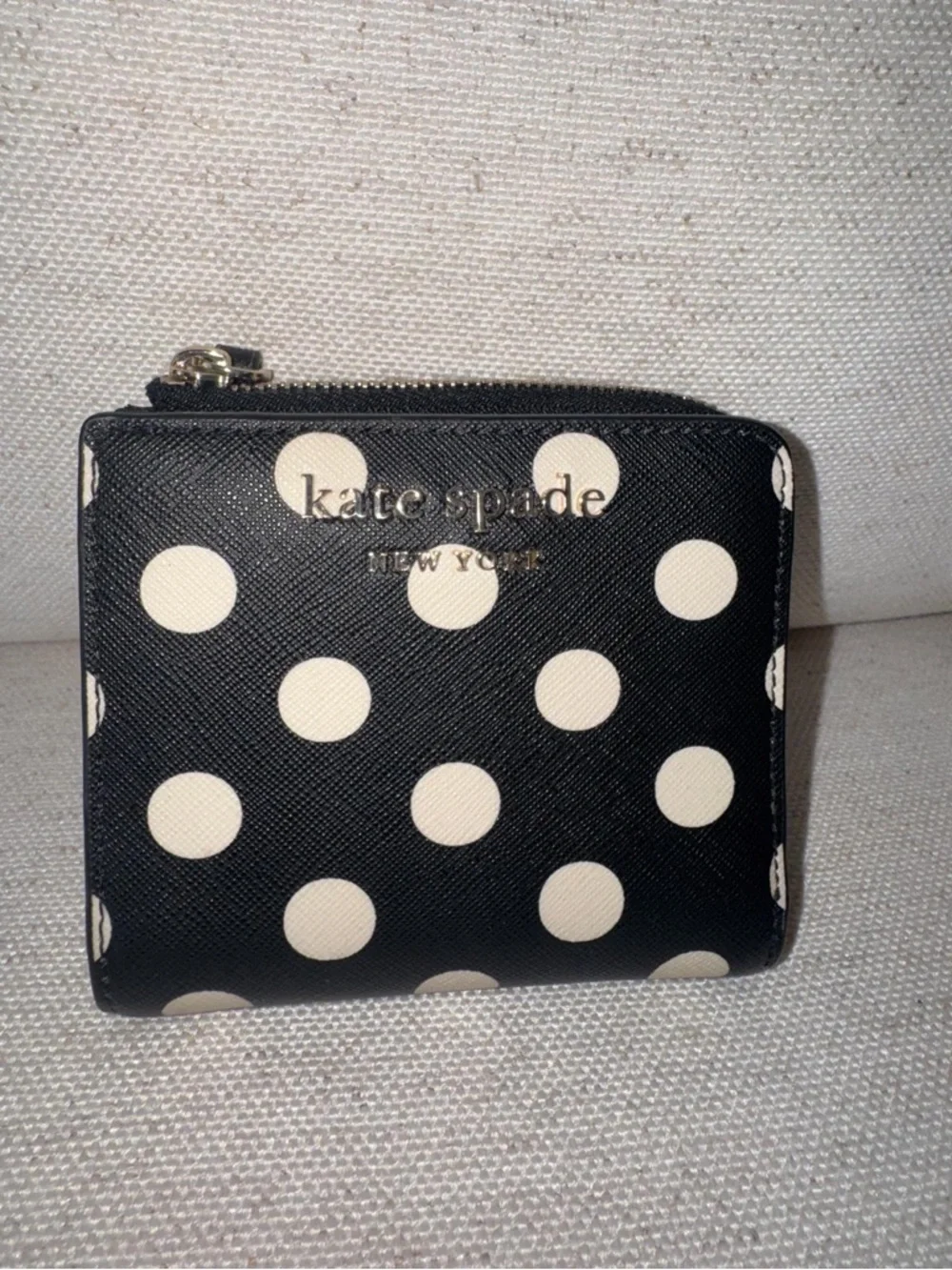 Kate Spade New York Cameron Pictur Blue White Polka Dot Small Zip Bifold Wallet